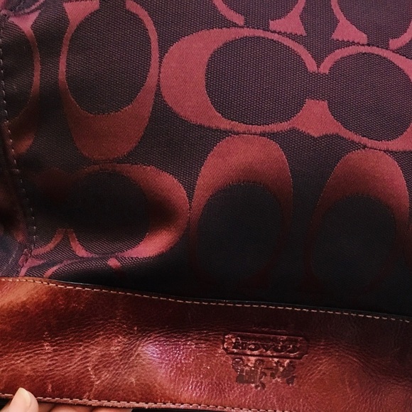 Coach gently used Burgundy bag in Excellent condition - Picture 3 of 7